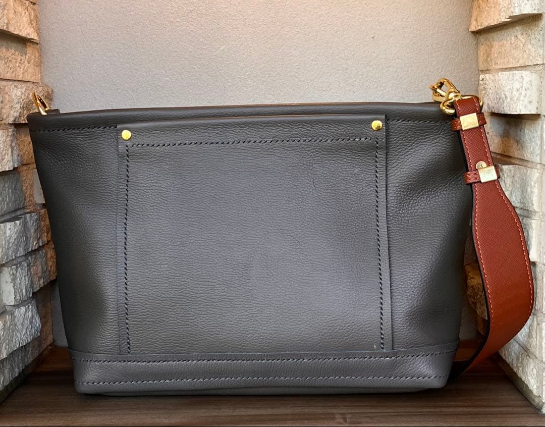 ハンドメイド、シュリンクレザー バッグ　ファスナー付き