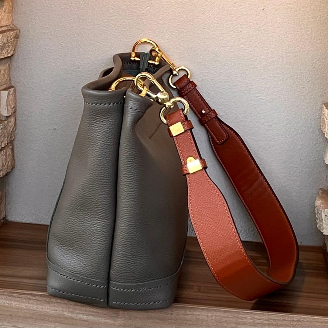 ハンドメイド、シュリンクレザー バッグ　ファスナー付き