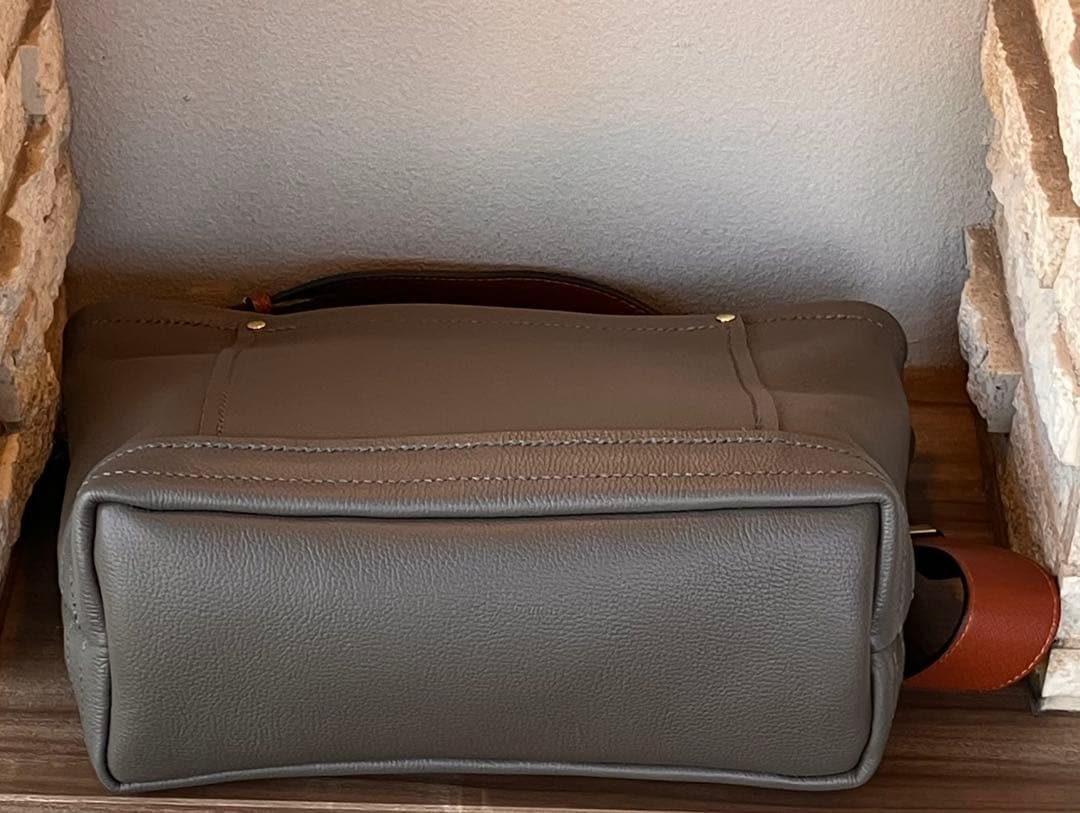 ハンドメイド、シュリンクレザー バッグ　ファスナー付き