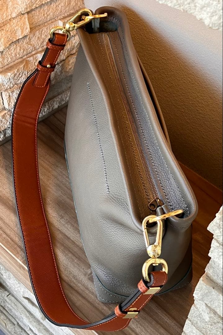 ハンドメイド、シュリンクレザー バッグ　ファスナー付き