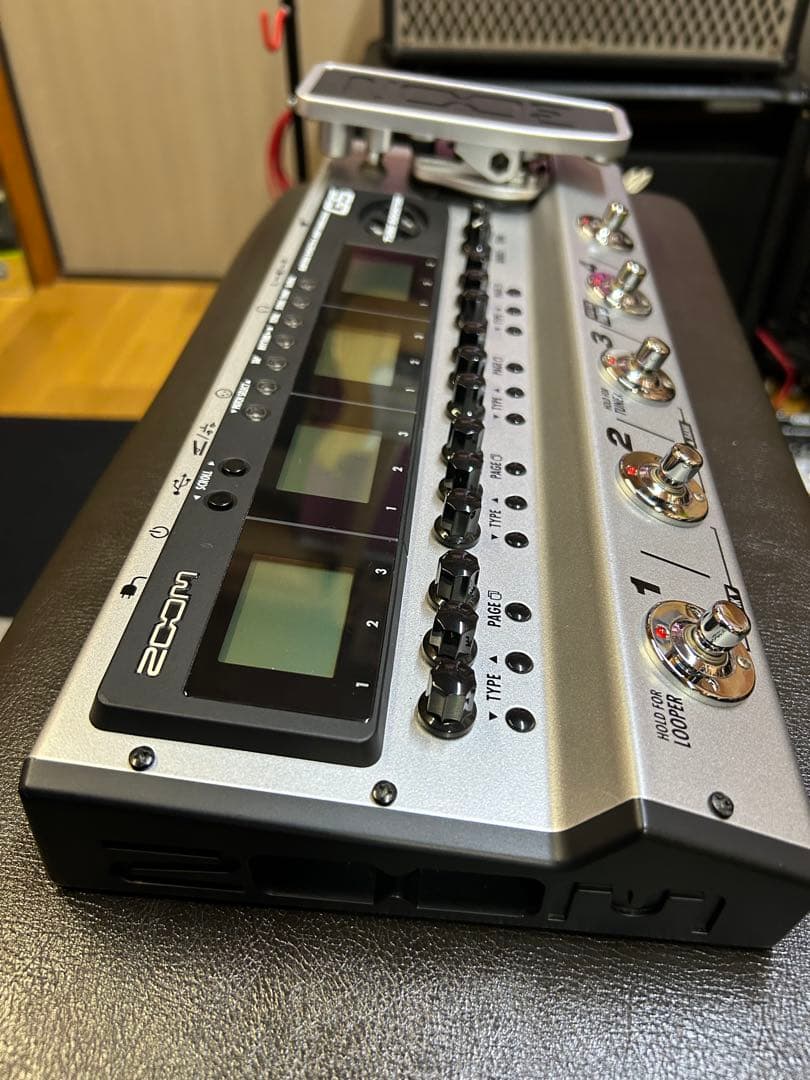 完動品ZOOM G5 ＋純正アダプター＋純正ソフトケース＋取扱説明書＋予備真空管