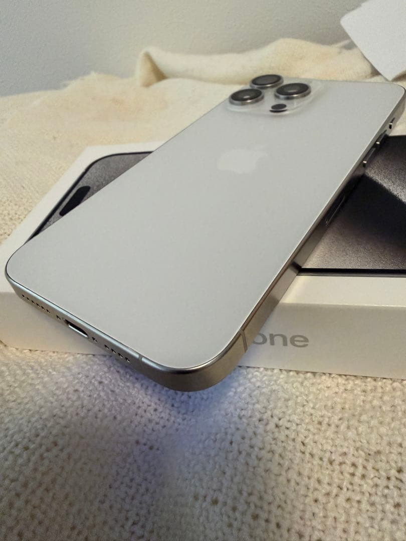 【美品】iPhone15ProMax 1TB ホワイトチタニウム SIMフリー