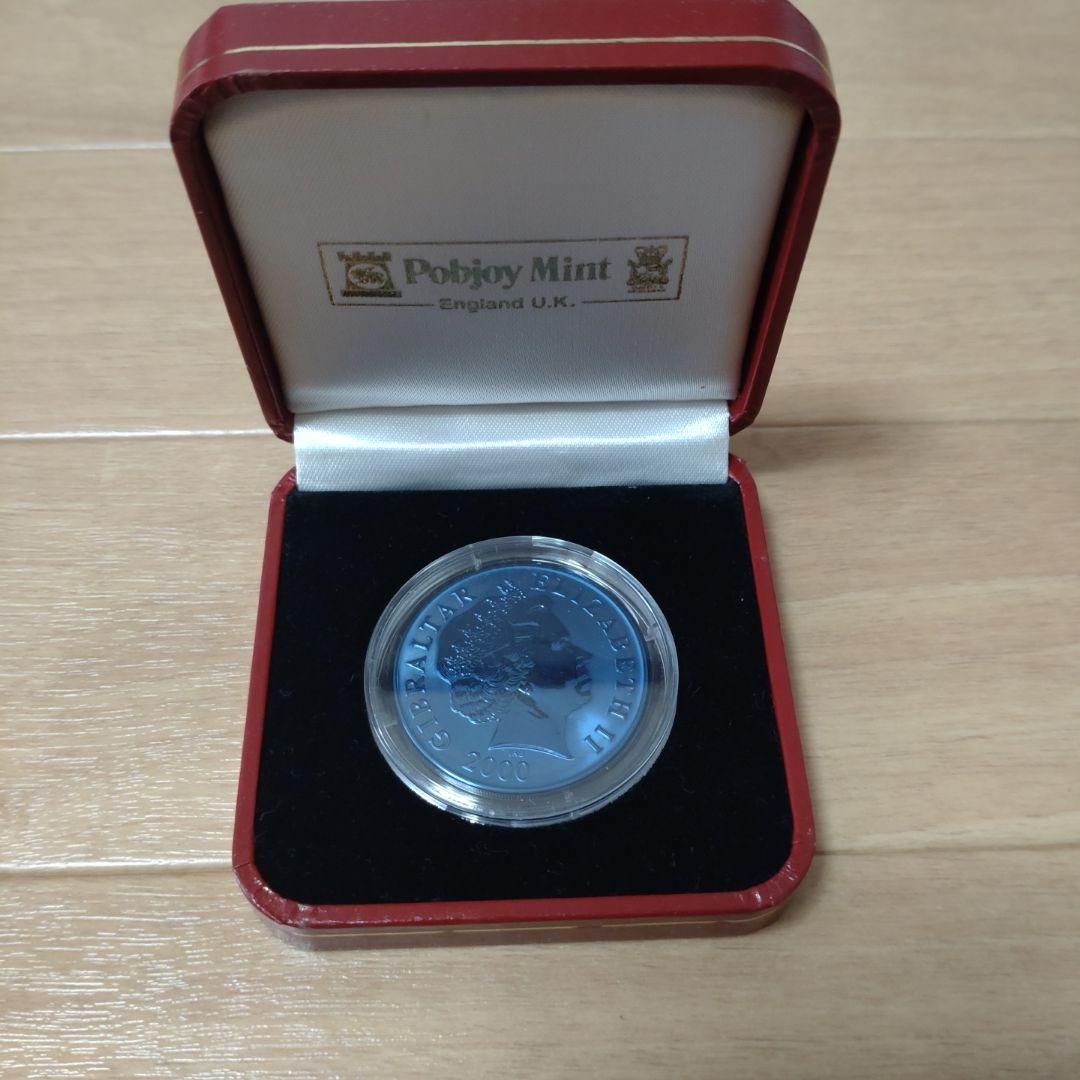 【超貴重・最終値下げ】2000年 エリザベス女王 記念硬貨 珍しい青色硬貨