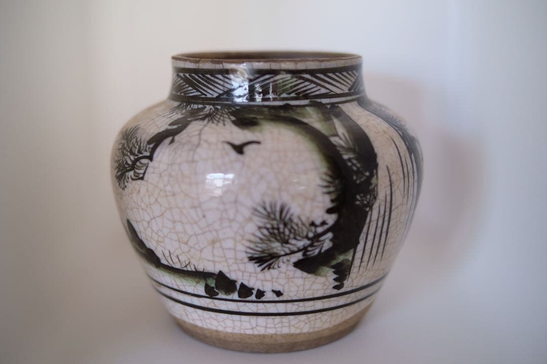 【古美術骨董品】松の木と水の流れの陶器の壺