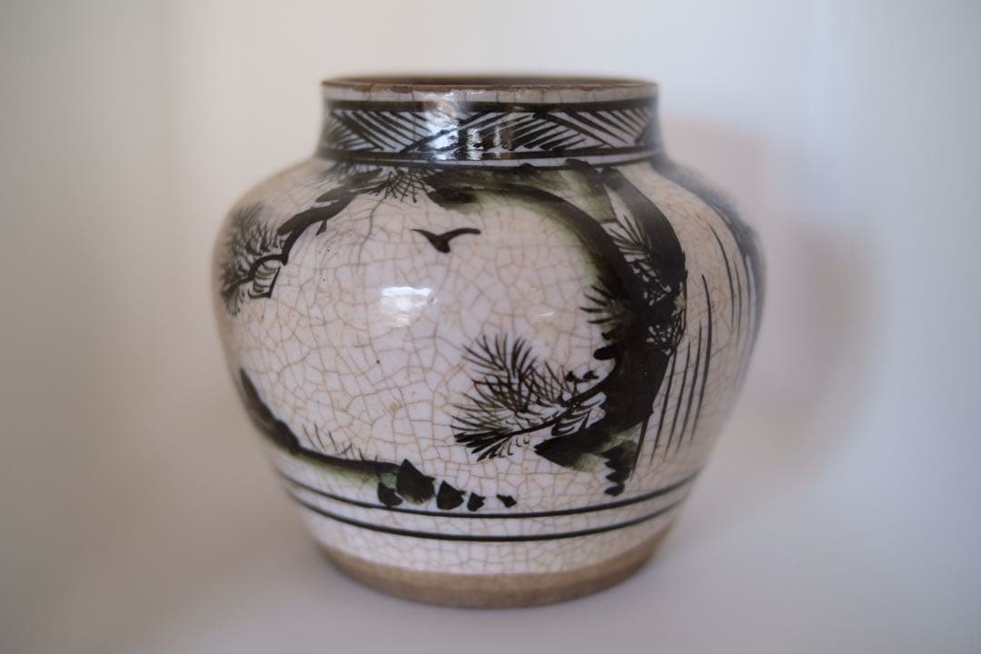 【古美術骨董品】松の木と水の流れの陶器の壺