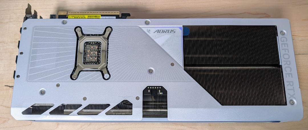 返品可 AORUS GeForce RTX 5080 16GB WHITE