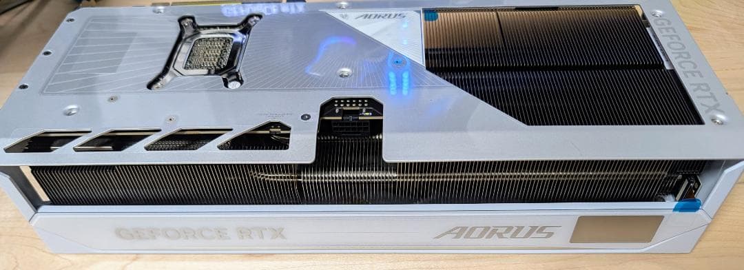 返品可 AORUS GeForce RTX 5080 16GB WHITE