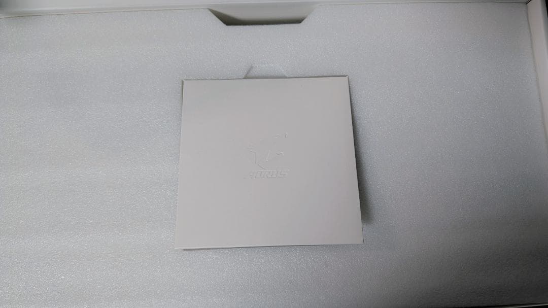 返品可 AORUS GeForce RTX 5080 16GB WHITE