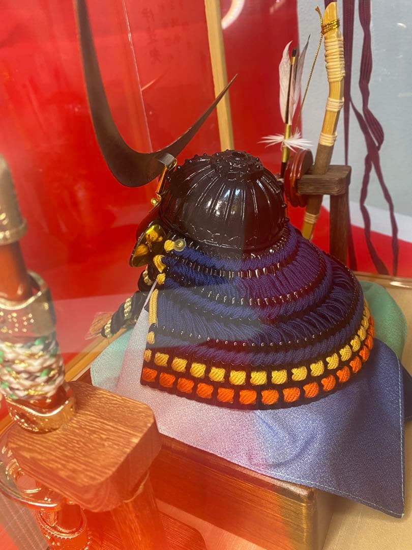 伊達政宗　五月人形　彫金鐡形兜飾り　竹製六角ガラスケース入