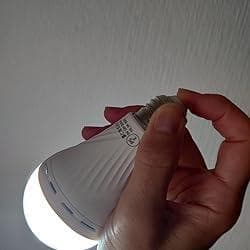 停電しても消えない電球 LED電球 4個セット 約4-5時間点灯可能 60W