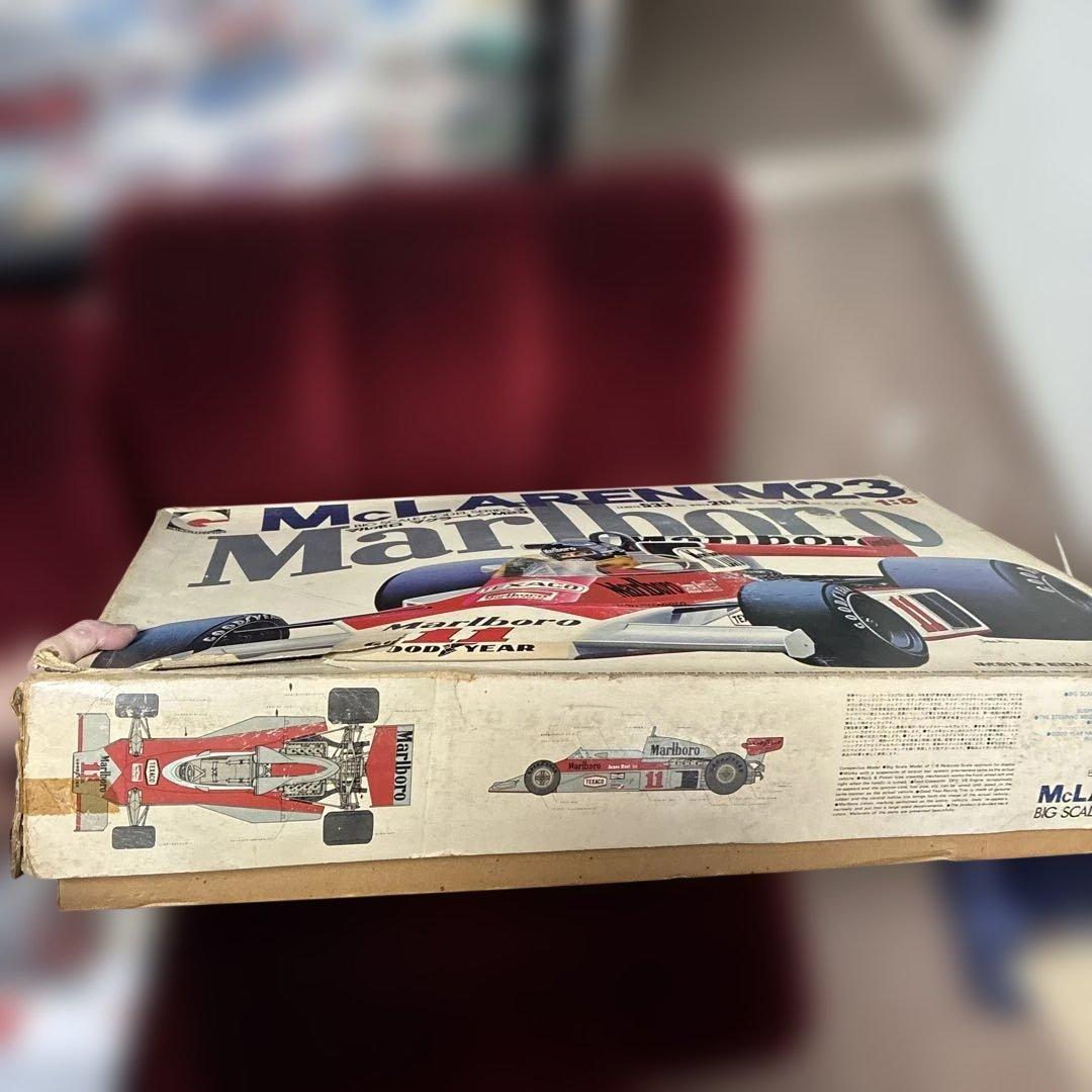 McLaren M23 1:8 スケールモデル Marlboro