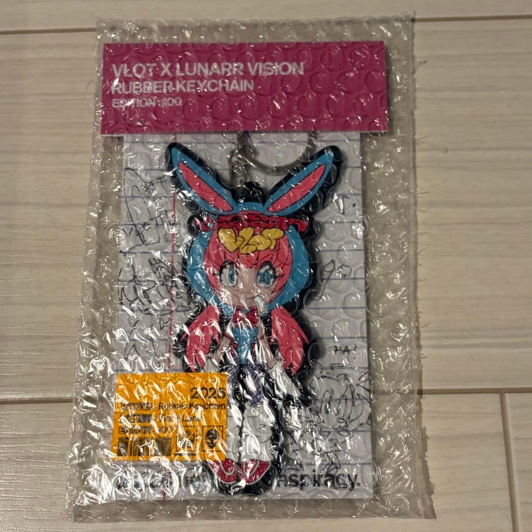 VLOT lunarr vision ルナちゃん キーホルダー