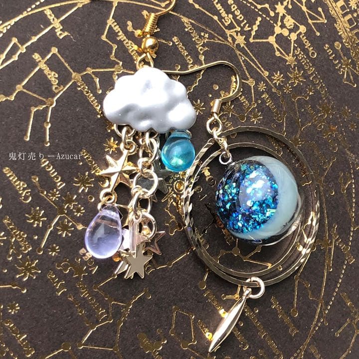 雲と月が恋に落ちる夜。　天球儀オルゴナイトと雲　ピアス　イヤリング