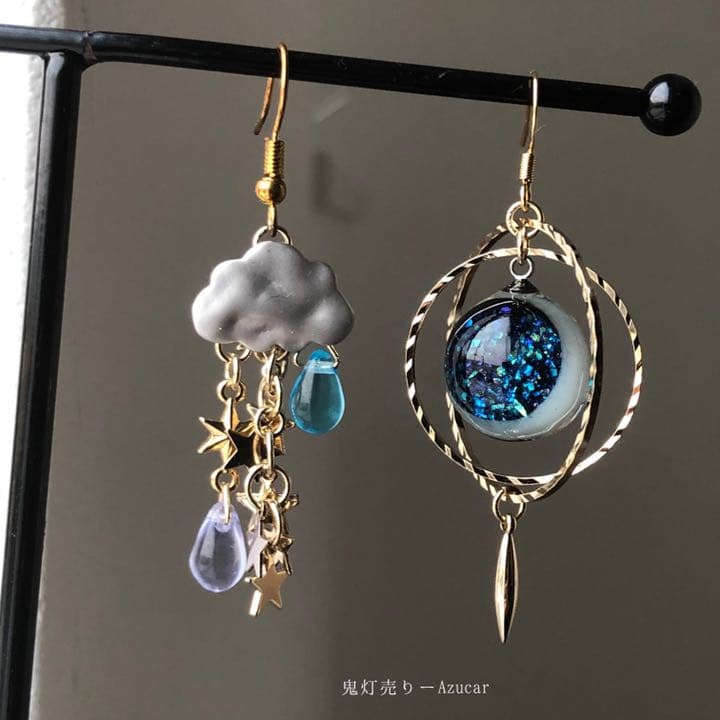 雲と月が恋に落ちる夜。　天球儀オルゴナイトと雲　ピアス　イヤリング