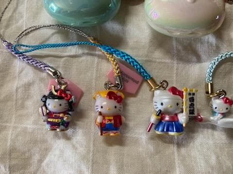 【まとめ売り】　ハローキティ　コレクターズマスコット　ストラップ６個　ケース５個
