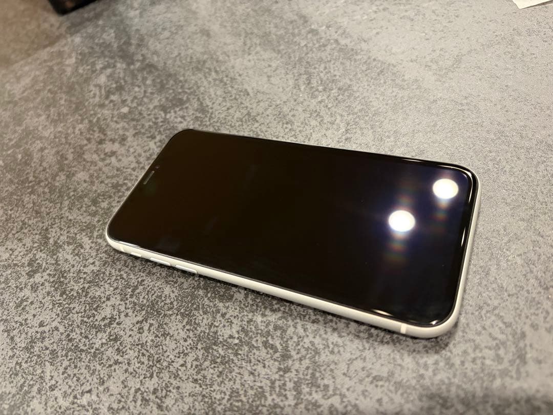 本日のみ値下げします Apple iPhone XR ホワイト 本体 充電88%