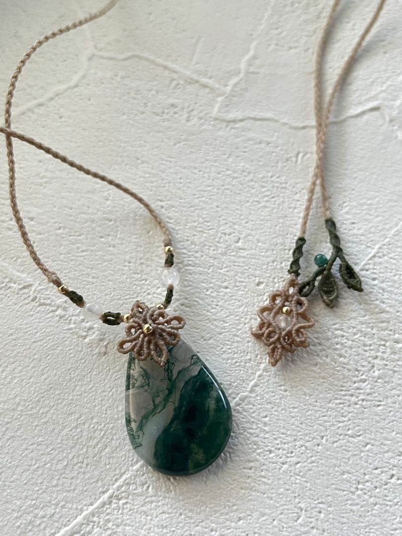 『大地とつながる』モスアゲートとレインボームーンストーンのマクラメネックレス