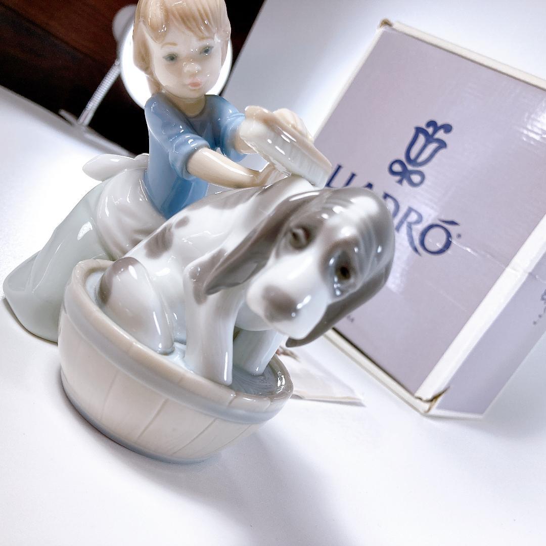 LLADRO リヤドロ きれいにしましょうね 少女・犬　05455|2616|☆