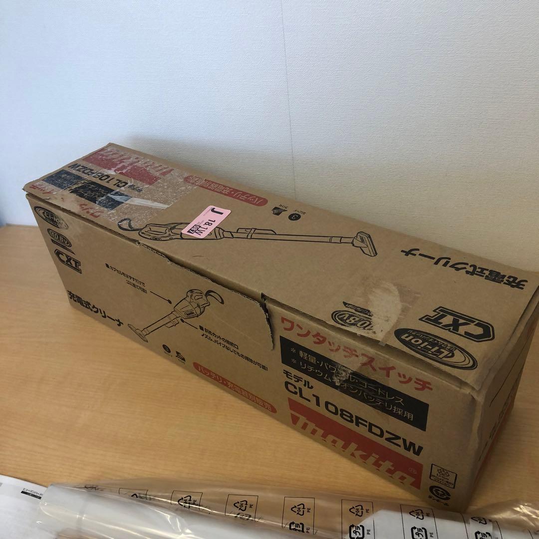 【新品未使用品】Makita マキタ 充電式クリーナー CL108FDZW 本体