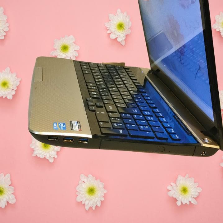 かわいい♪ ノートパソコン Windows11 Corei 5×SSD 大画面