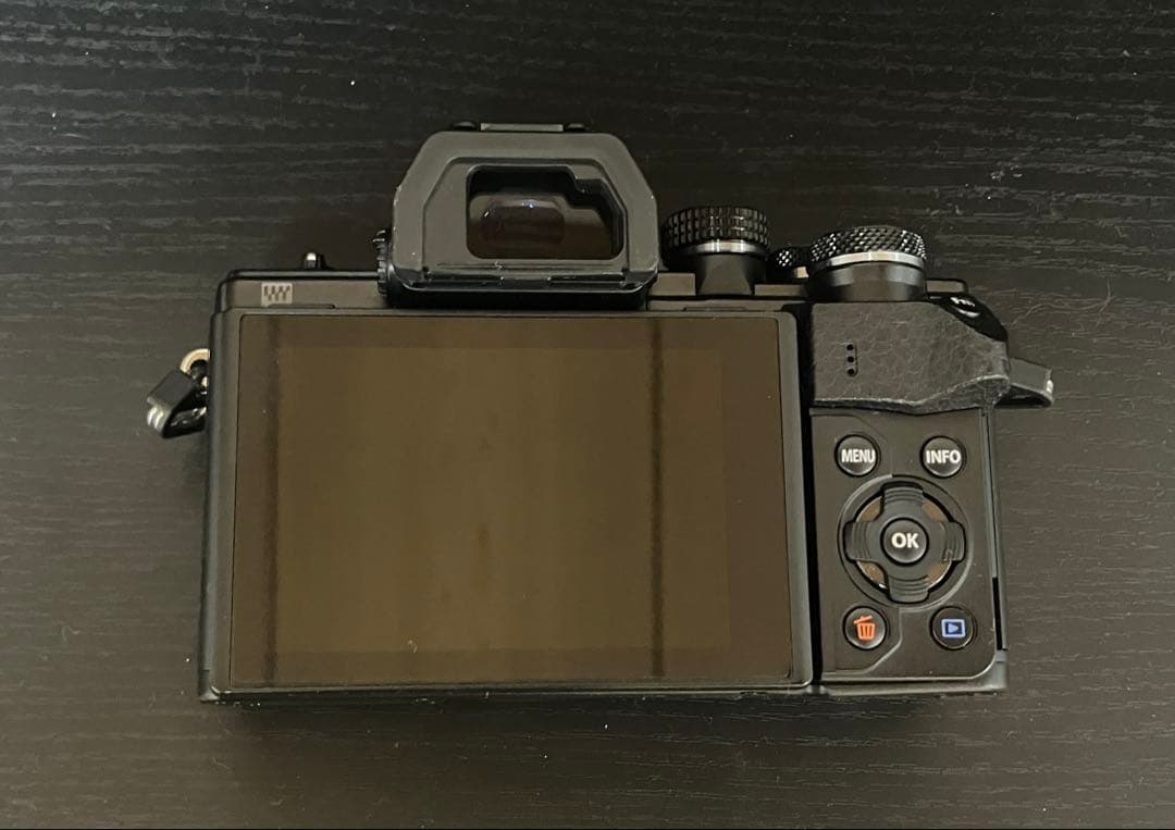 【おまけ6点】OLYMPUS OM-D E-M10 Mark 2 ダブルズーム