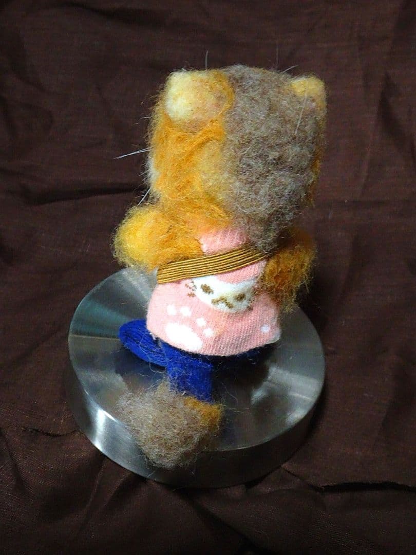 羊毛フェルト 猫のフィギュア