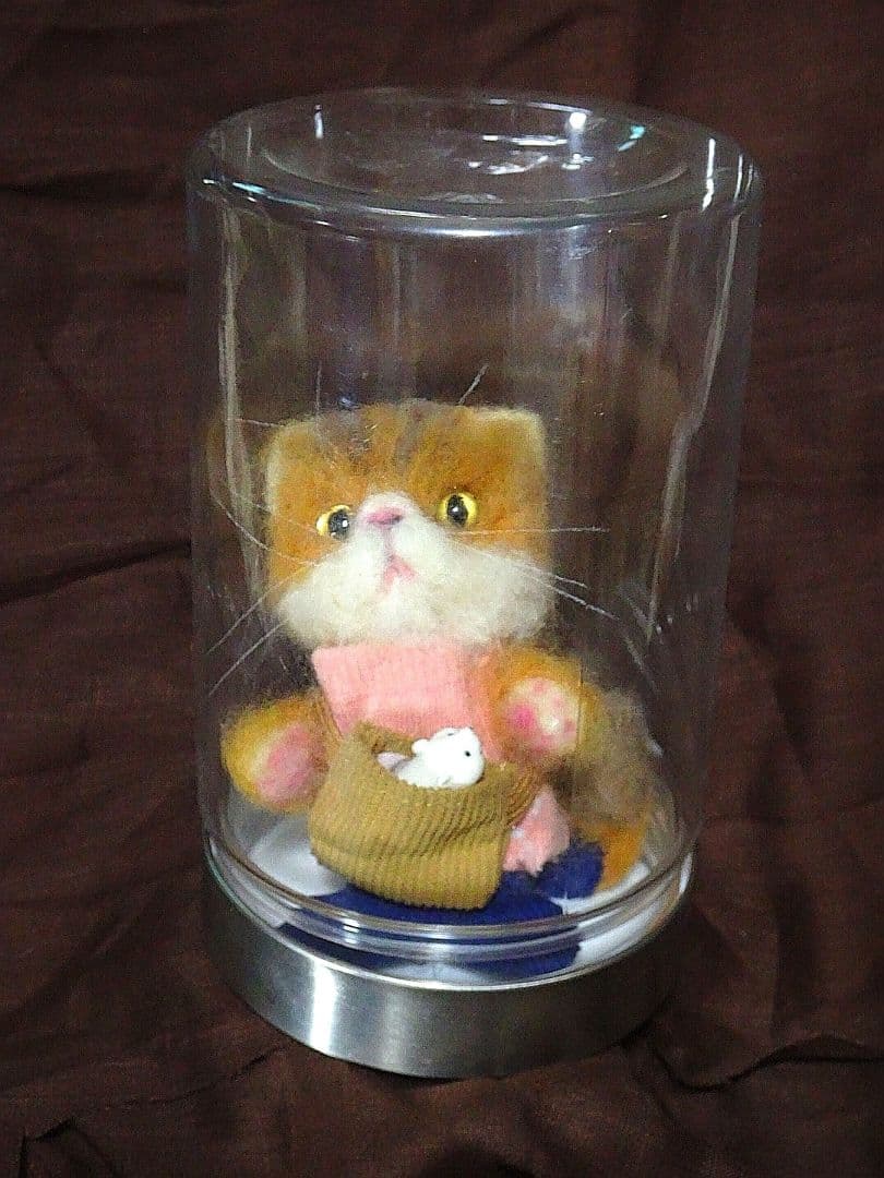 羊毛フェルト 猫のフィギュア