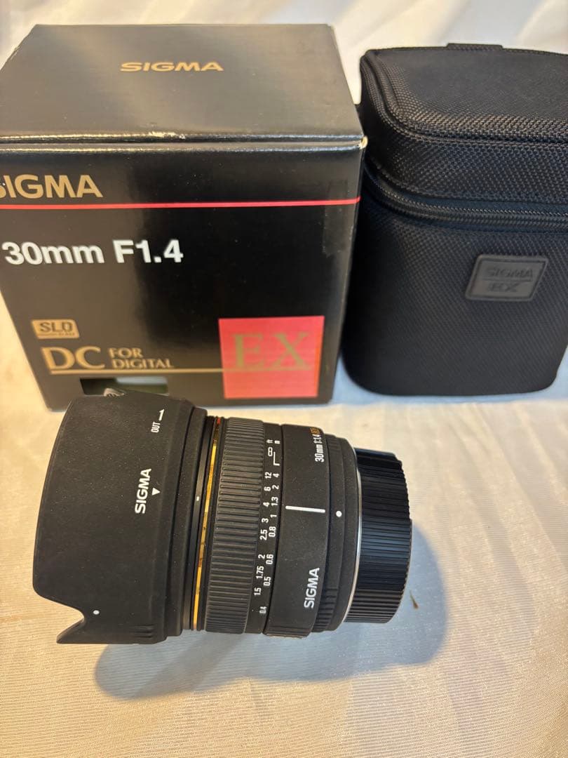 値下げしました。SIGMA 30mm F1.4 単焦点レンズ Kマウント