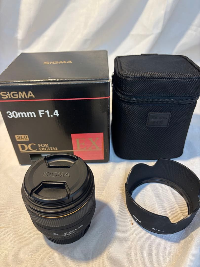 値下げしました。SIGMA 30mm F1.4 単焦点レンズ Kマウント