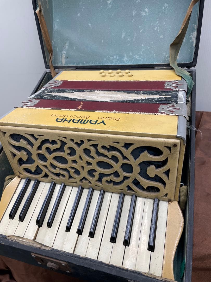 希少♩ヤマハ アンティーク アコーディオン ジャンク ケース付き