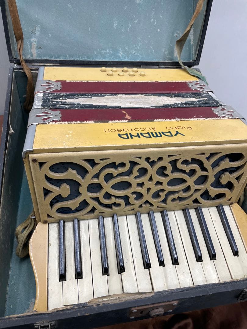 希少♩ヤマハ アンティーク アコーディオン ジャンク ケース付き