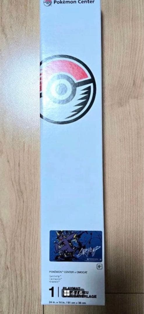 海外ポケモンセンター:ポケモンセンター×OMOCAT:ガブリアス プレイマット
