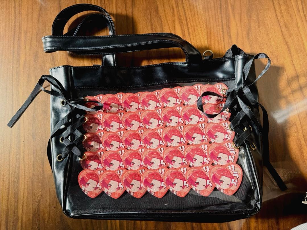 週末限定値下げ♡美品 いれいす りうら 痛バック 缶バッジ