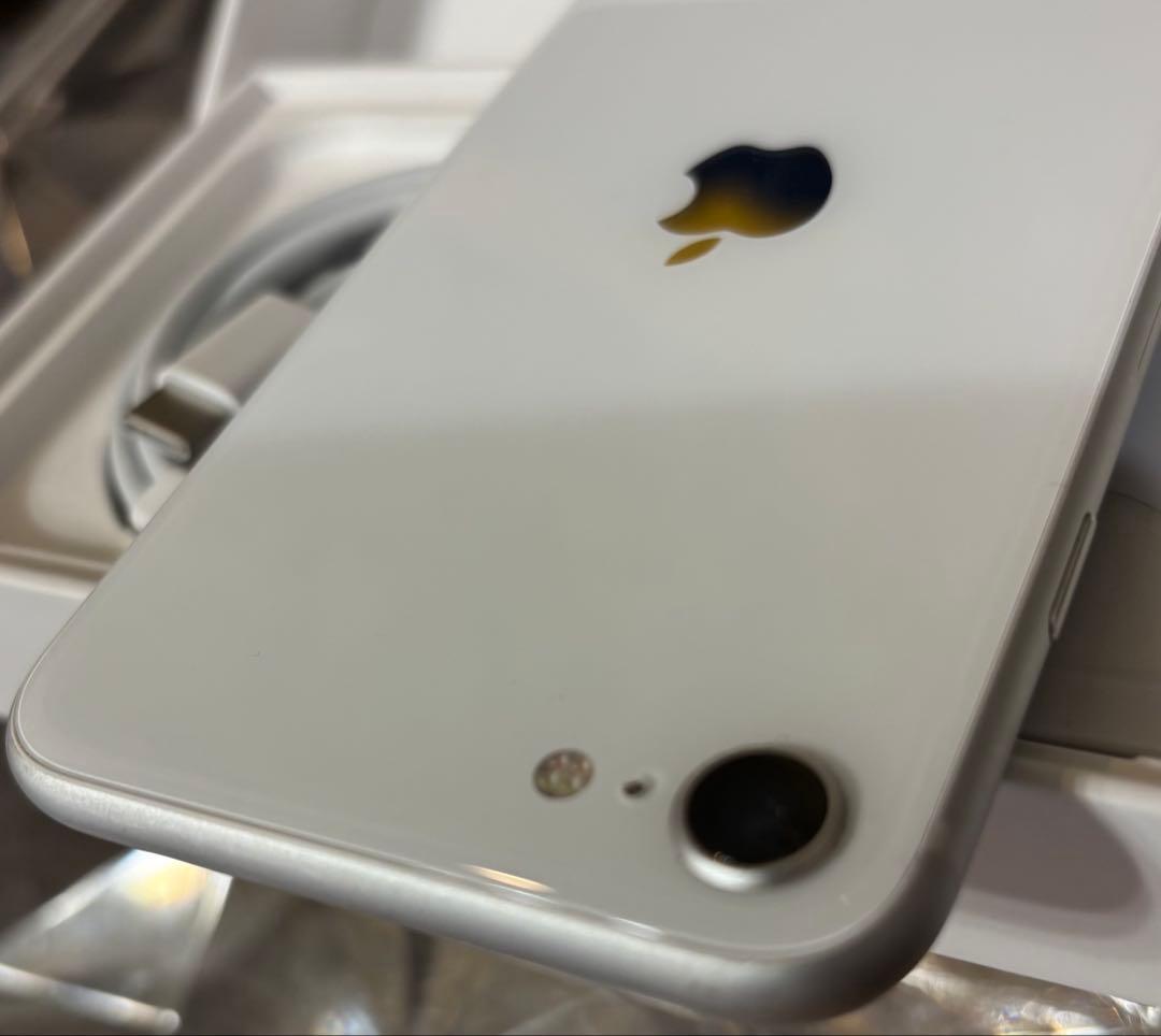 iPhone SE (第2世代) 64GB ホワイト SIMフリー