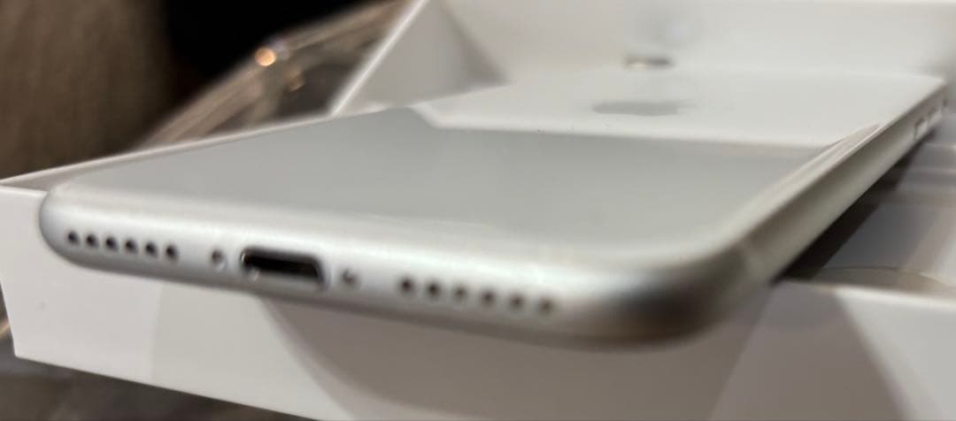 iPhone SE (第2世代) 64GB ホワイト SIMフリー