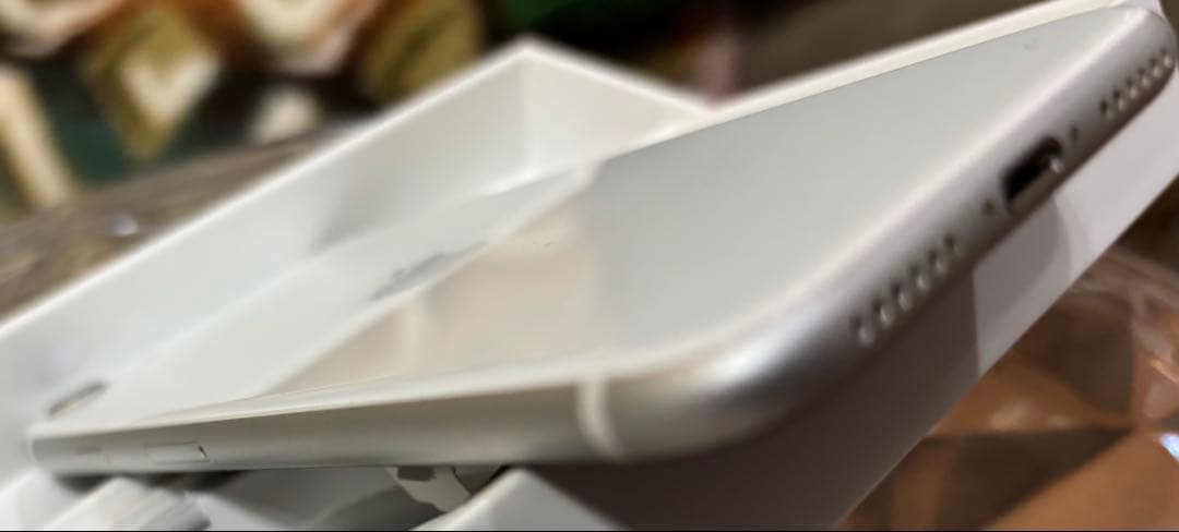 iPhone SE (第2世代) 64GB ホワイト SIMフリー