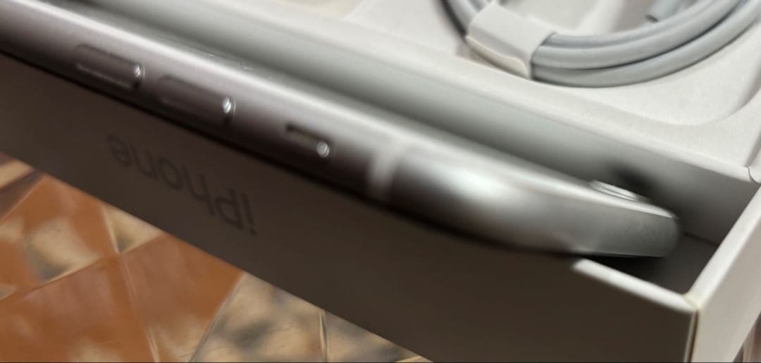 iPhone SE (第2世代) 64GB ホワイト SIMフリー