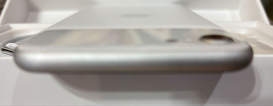 iPhone SE (第2世代) 64GB ホワイト SIMフリー