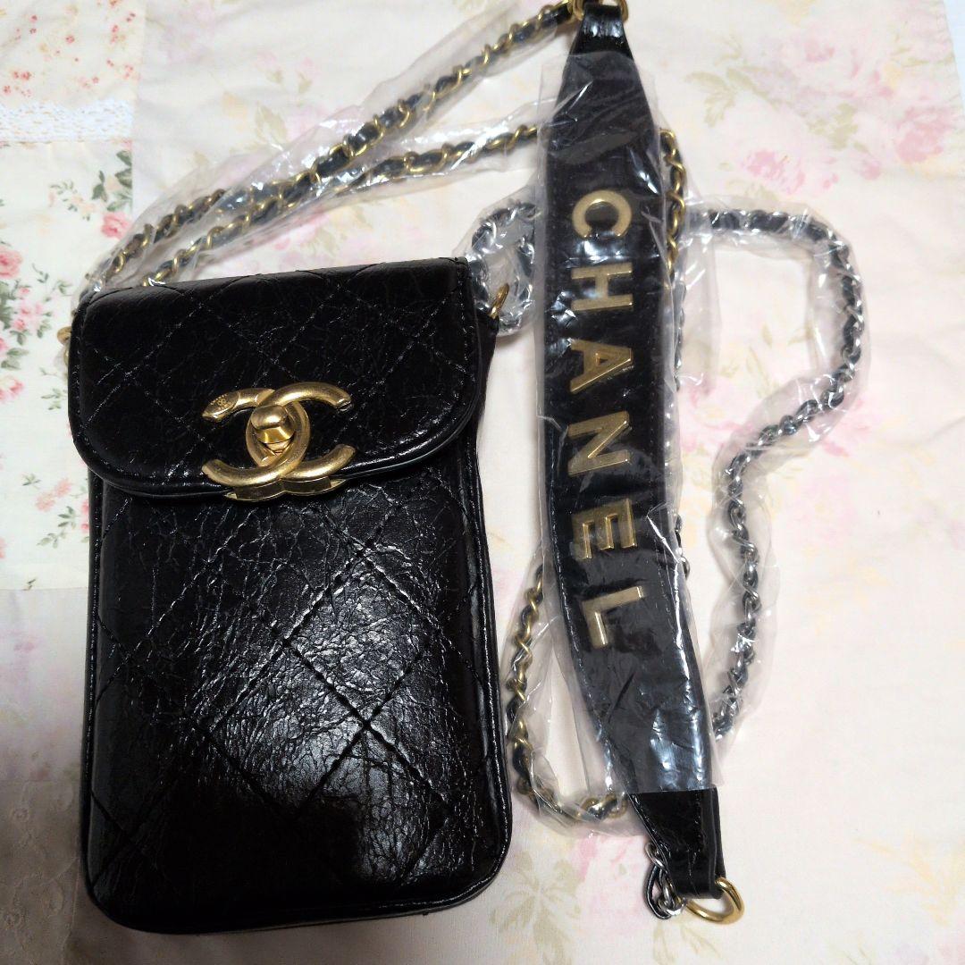 CHANELノベルティ携帯ポーチ