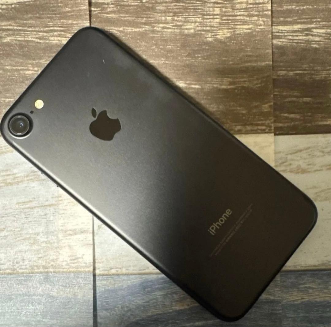 極美品　iPhone7 32ギガ　バッテリー95以上