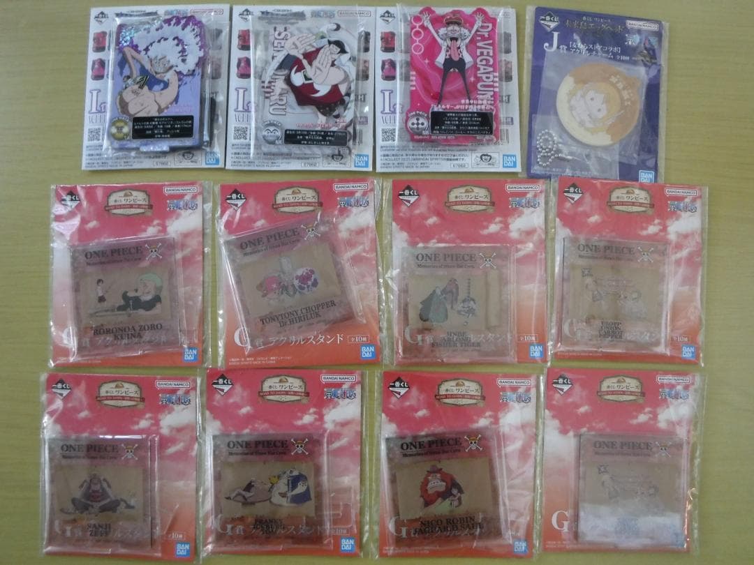 ワンピース　一番くじ中心グッズ２７点セット　フィギュア・アクリルスタンド他