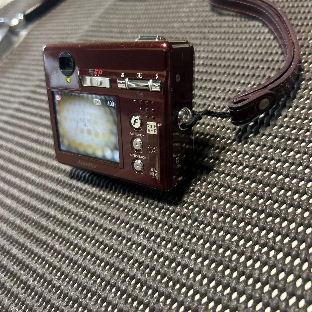 FinePix デジタルカメラ 赤