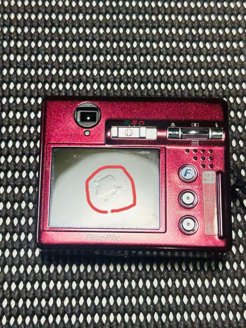FinePix デジタルカメラ 赤