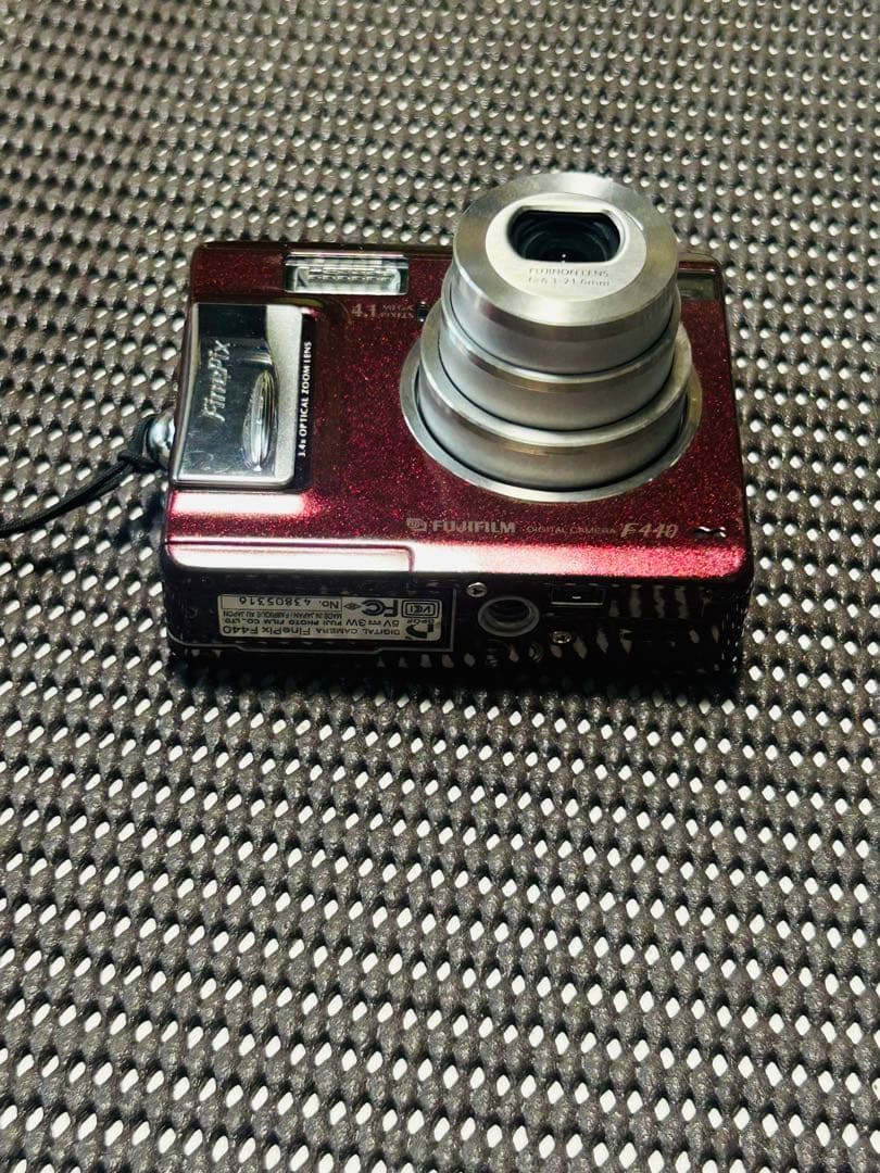 FinePix デジタルカメラ 赤