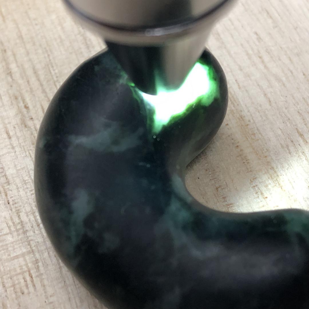 天然翡翠 勾玉 墨翠系 深緑 艶あり 一点物 お守り