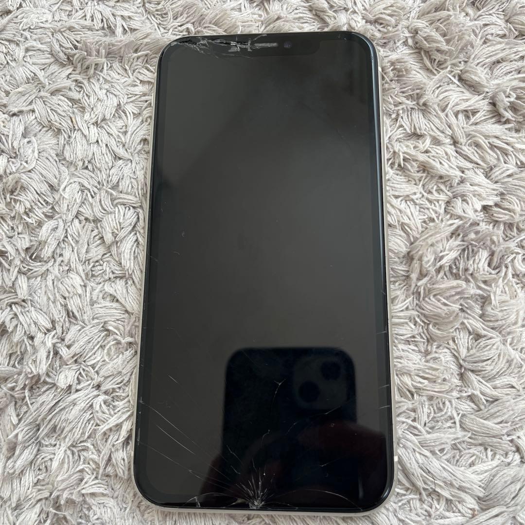 iPhone 11 ホワイト 本体 SIMロックあり 64GB ジャンク品