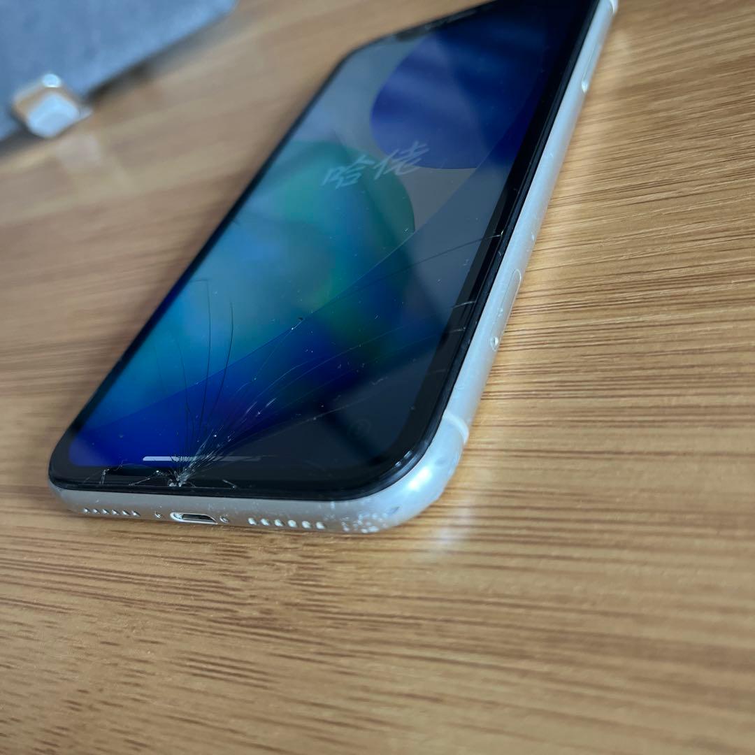 iPhone 11 ホワイト 本体 SIMロックあり 64GB ジャンク品