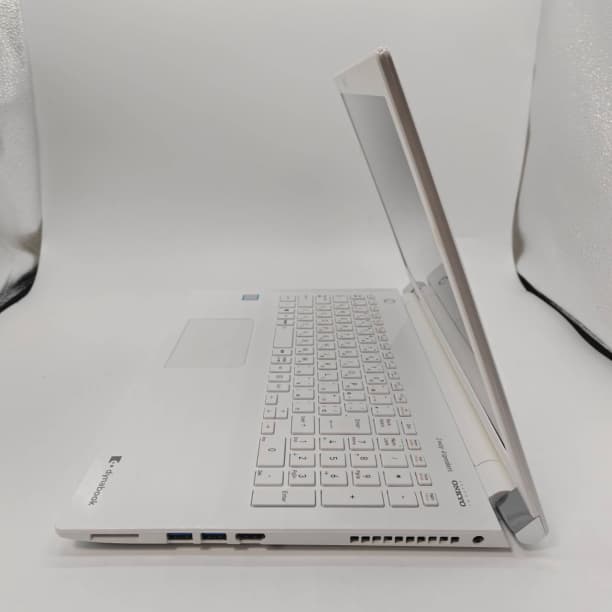 第8世代 i5 バッテリ◎ フルHD 15 8GB SSD256GB オフィス