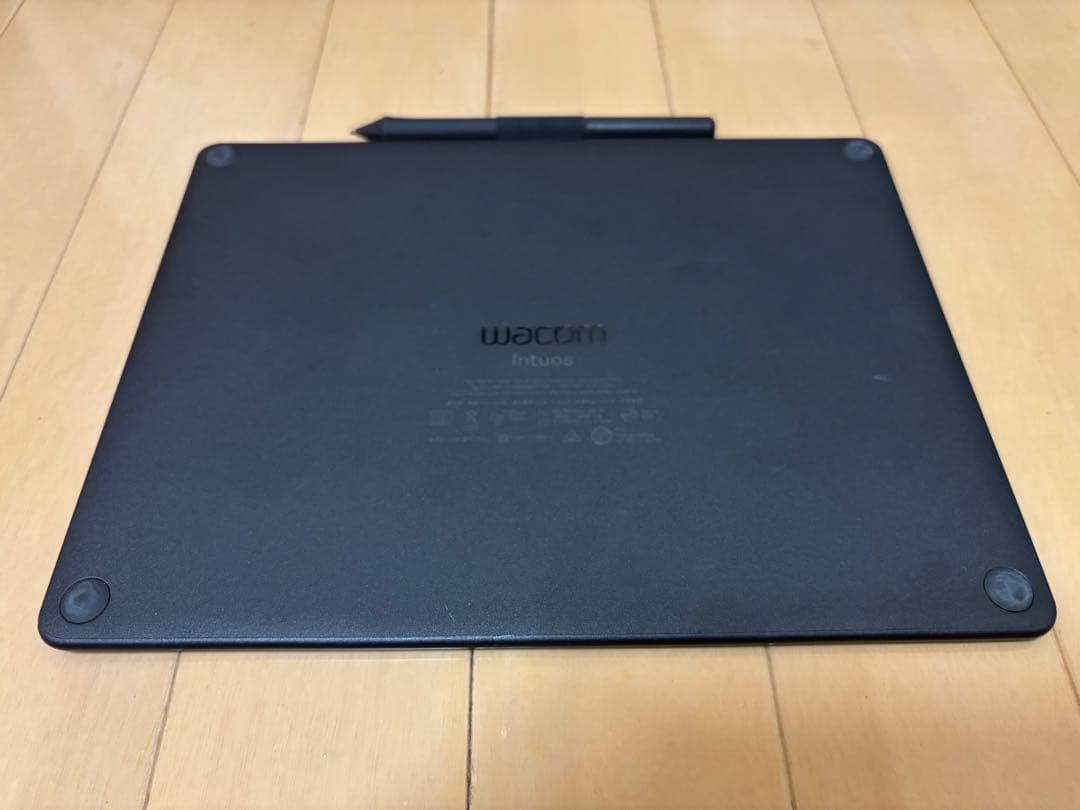 ばなな　【美品】Wacom Intuos ブラック ペンタブレット 本体