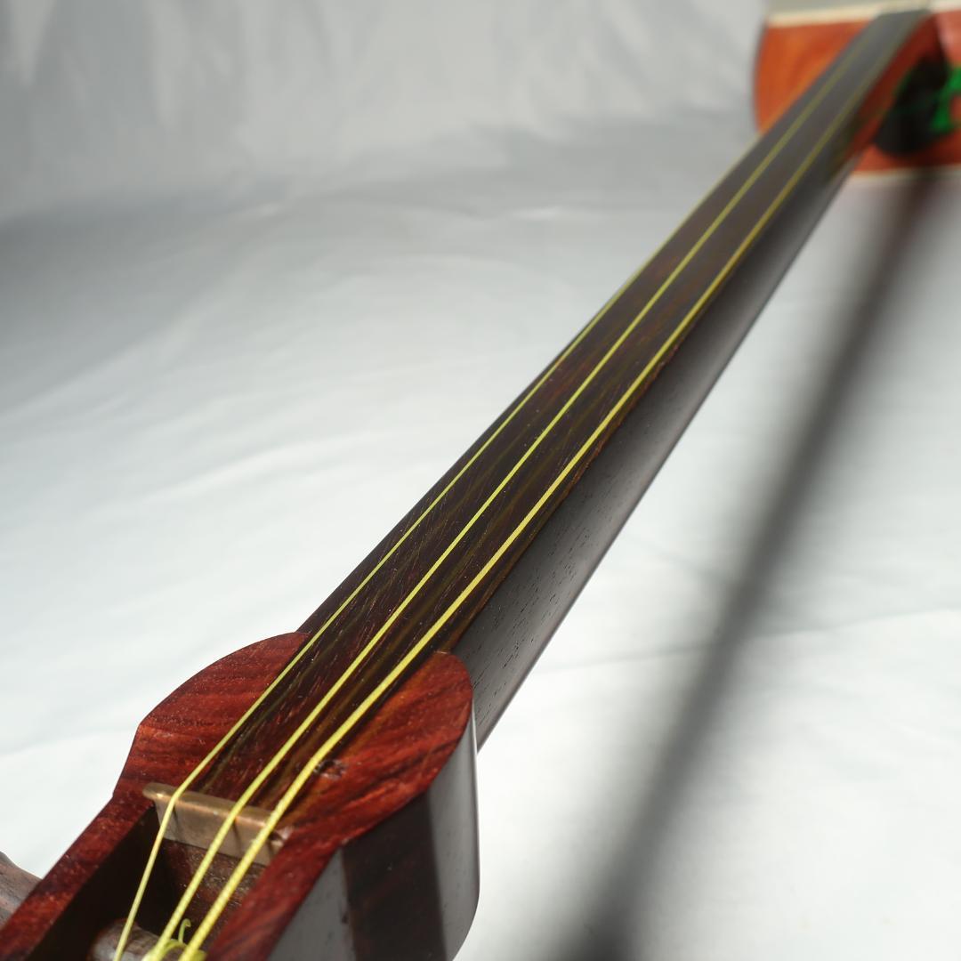 三味線 中棹 黒檀糸巻き 鼈甲撥 楽譜 ハードケース付 民謡 地唄 管理No.3